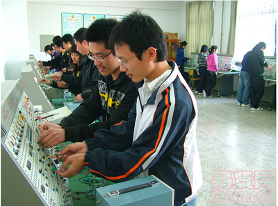 2014年天津石油職業(yè)技術(shù)學(xué)院電子信息系專(zhuān)業(yè)簡(jiǎn)介——電子產(chǎn)品技術(shù)開(kāi)發(fā)及銷(xiāo)售